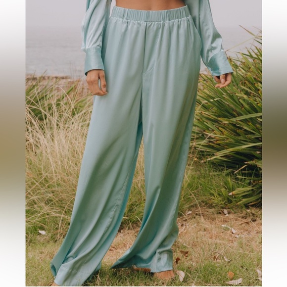 Daily Drills Silky Resort Pant in light Blue - Picture 4 of 9